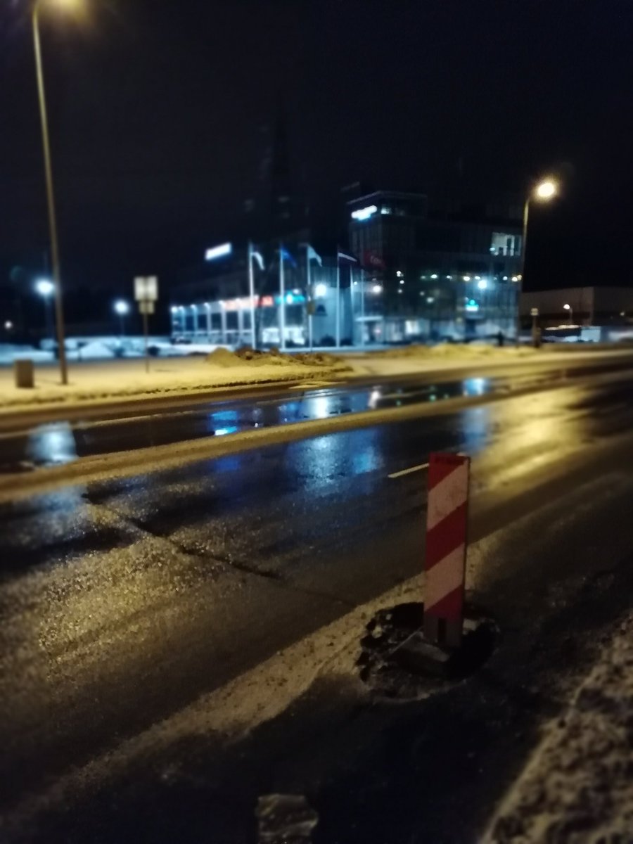 RVarkals's tweet image. Paldies @rdsvc par iespēju kā minimums tikt pie jaunām riepām. Iespējams arī savirzes remonta. Ulbrokas/Dzelzavas krustojums pie Coca-Cola. Bez manis vēl vismaz 2 auto. Kam rēķinu sūtīt?
@AndrisAmeriks @PilsCilvekiem