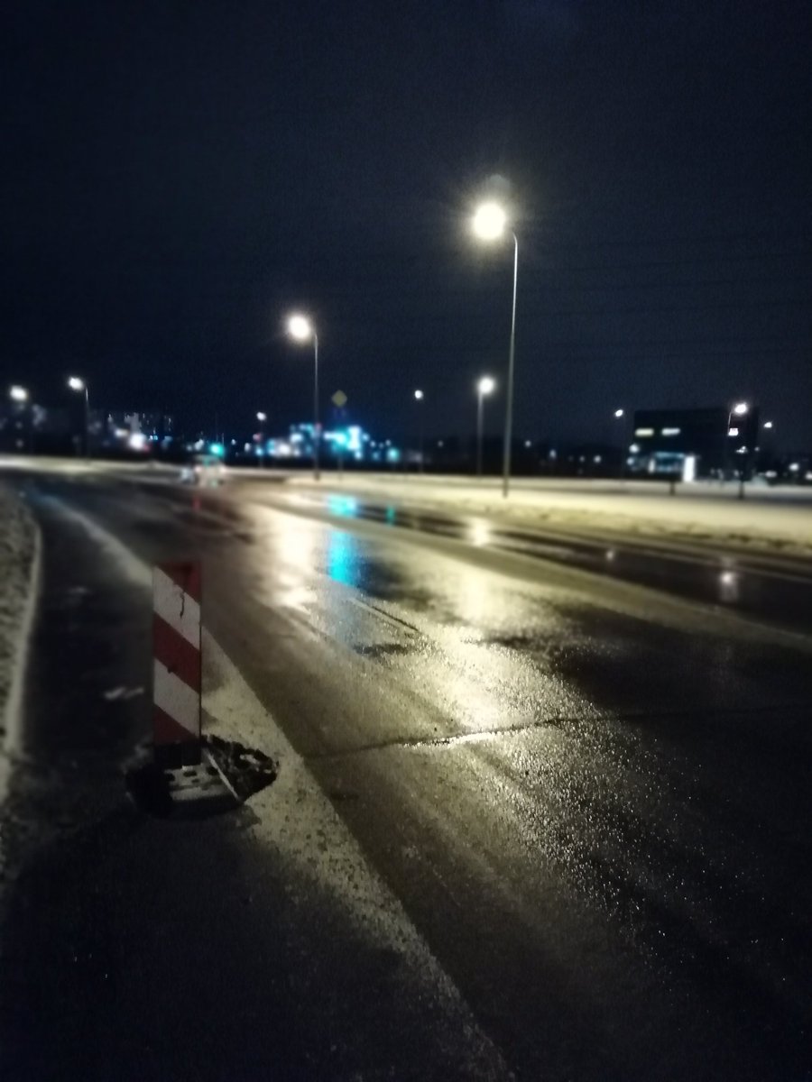 RVarkals's tweet image. Paldies @rdsvc par iespēju kā minimums tikt pie jaunām riepām. Iespējams arī savirzes remonta. Ulbrokas/Dzelzavas krustojums pie Coca-Cola. Bez manis vēl vismaz 2 auto. Kam rēķinu sūtīt?
@AndrisAmeriks @PilsCilvekiem