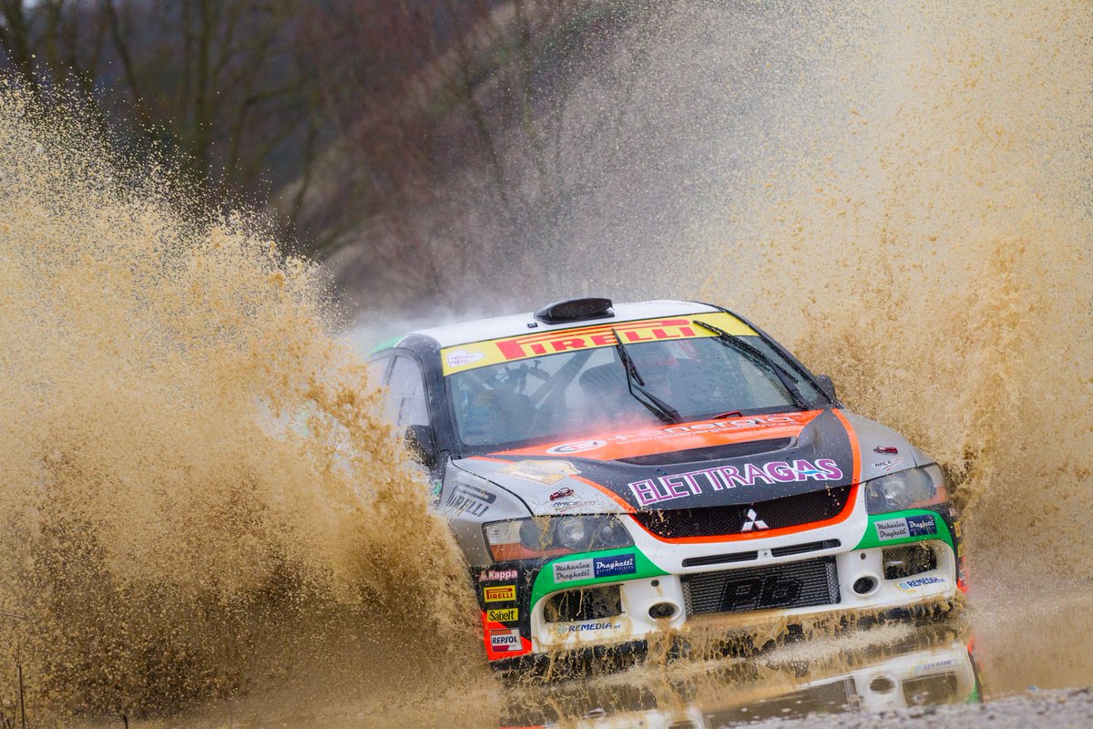 Tough conditions!

#Raceday #Rally