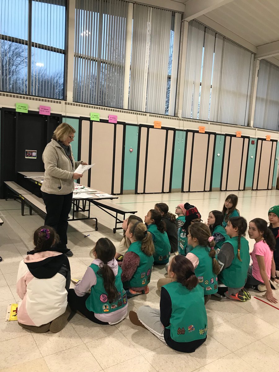 Andover’s Sanborn School nurse helps Girl Scouts earn their first aid badge. Great job Lisa Slattery