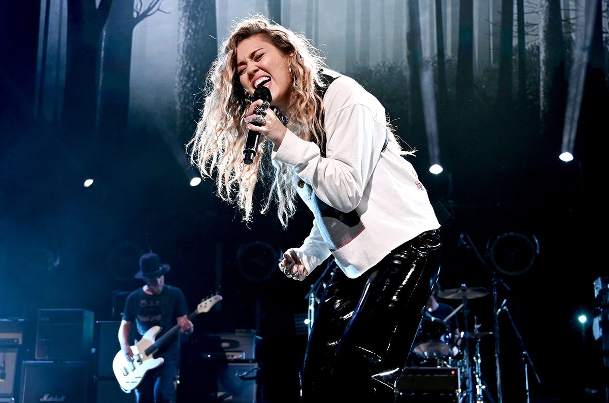 .@MileyCyrus performs Temple of the Dog's 'Say Hello 2 Heaven' at Chris Cornell tribute blbrd.cm/jJejTk