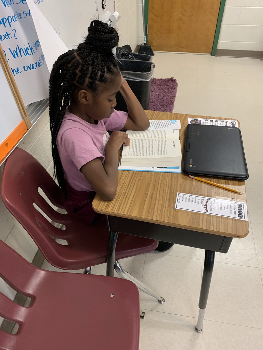 HeyyMissJohnson's tweet photo. We identified the way the author organized the chapter in our Wonder books today! #comparisonandcontrast   #RI5 @PTMGL https://t.co/bbHruamU1q