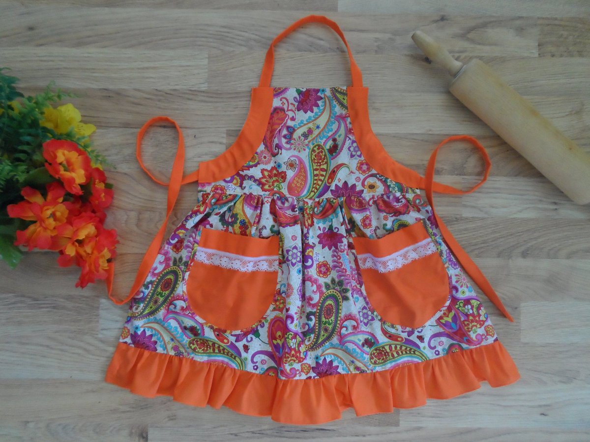 paisley girl's apron #etsy #girlapron #kidsapron #shopsmall #handmade #giftidea #giftforher etsy.me/2DgLdfq