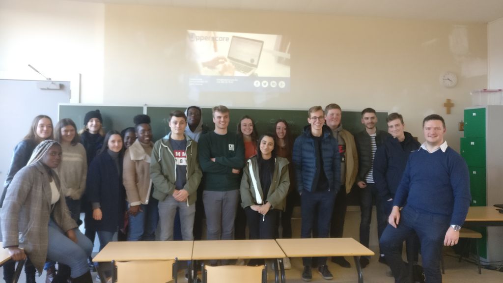 UpperscoreBE's tweet photo. #Upperscore doet mee aan ‘Ondernemers voor de Klas’, super initiatief van @vlajovzw. @tom_staelens gaf een sessie over #ondernemen aan de laatstejaarsleerlingen van #HeiligeHarten in @stadNinove #ovk2019 #OndernemerschapStimuleren https://t.co/AtdHNQJmRF