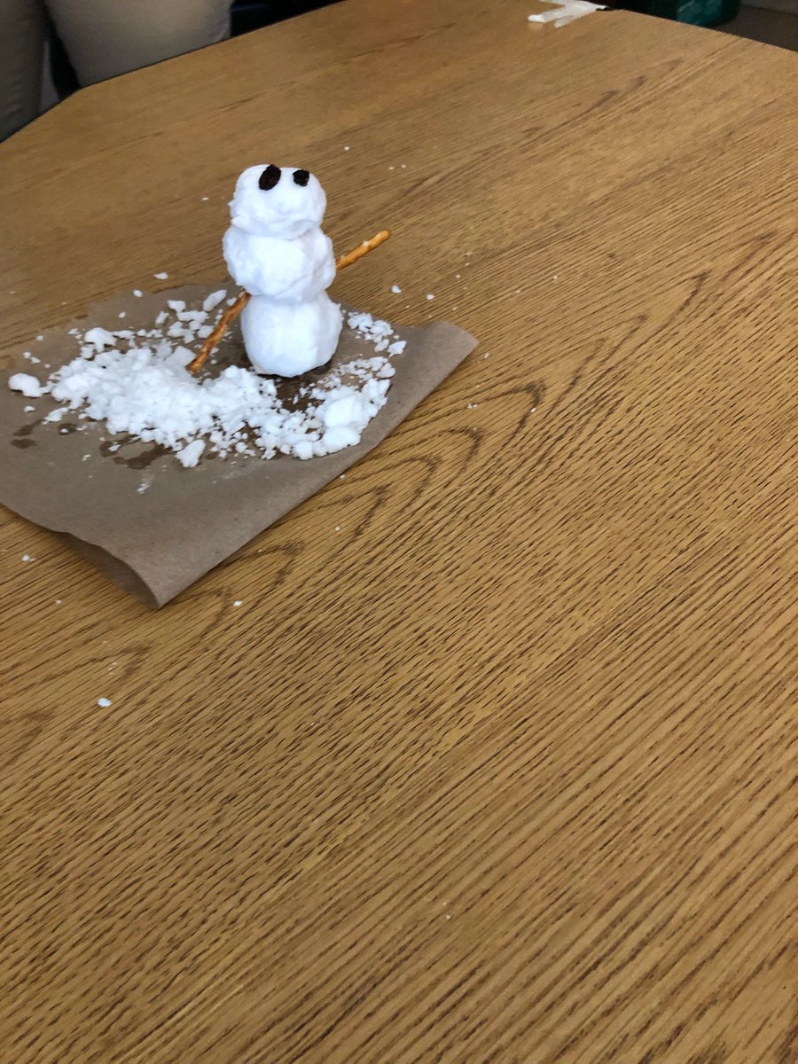 ajonesfp's tweet photo. We made fake snow on Tuesday with our 5th grade buddies! We made snowmen to go along with our snowman unit. @PetreeElem @scienceguRhew https://t.co/0E8U6jyrEd