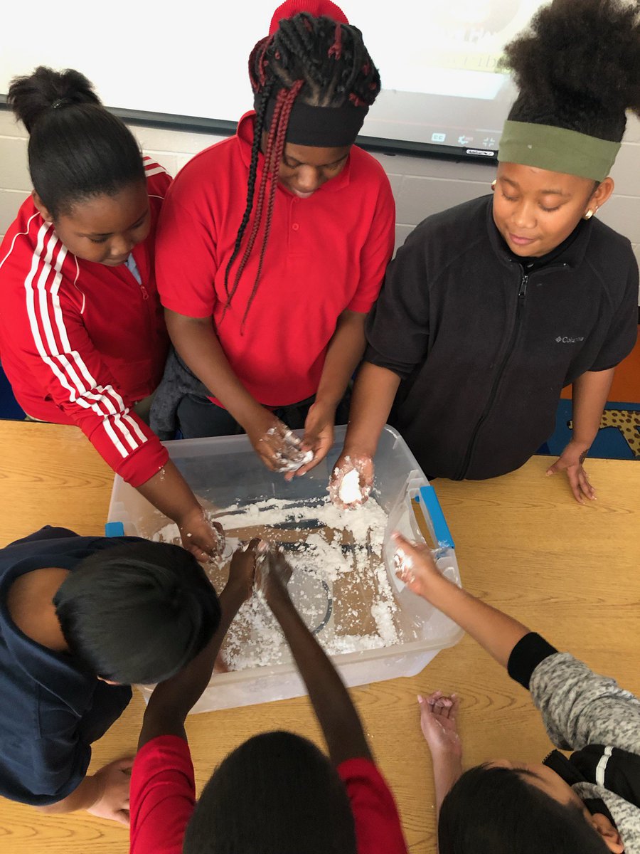 ajonesfp's tweet photo. We made fake snow on Tuesday with our 5th grade buddies! We made snowmen to go along with our snowman unit. @PetreeElem @scienceguRhew https://t.co/0E8U6jyrEd