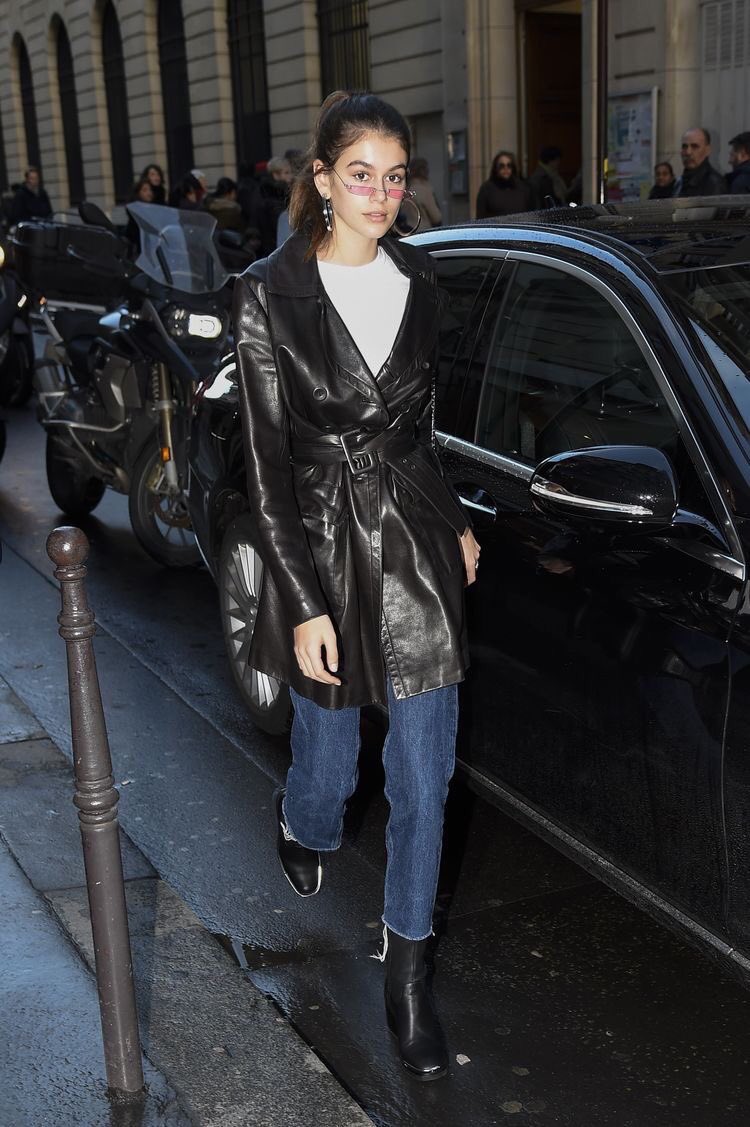 kk_imr's tweet photo. kaia gerber x black leather https://t.co/8xBPGYaZgn