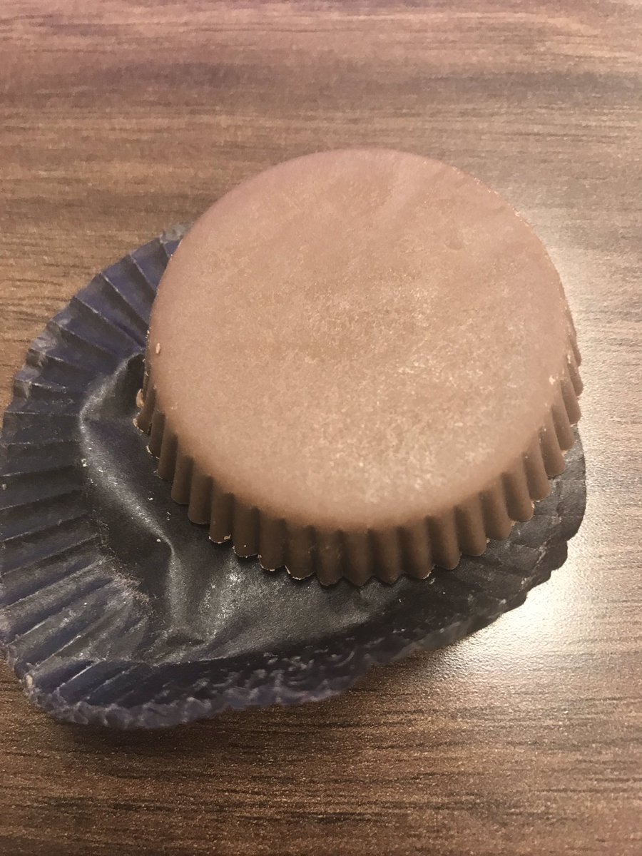 NashvilleThais's tweet photo. Ability to eat Reese’s without bottom sticking #7WordSuperpower https://t.co/Mwyc5WkOh6