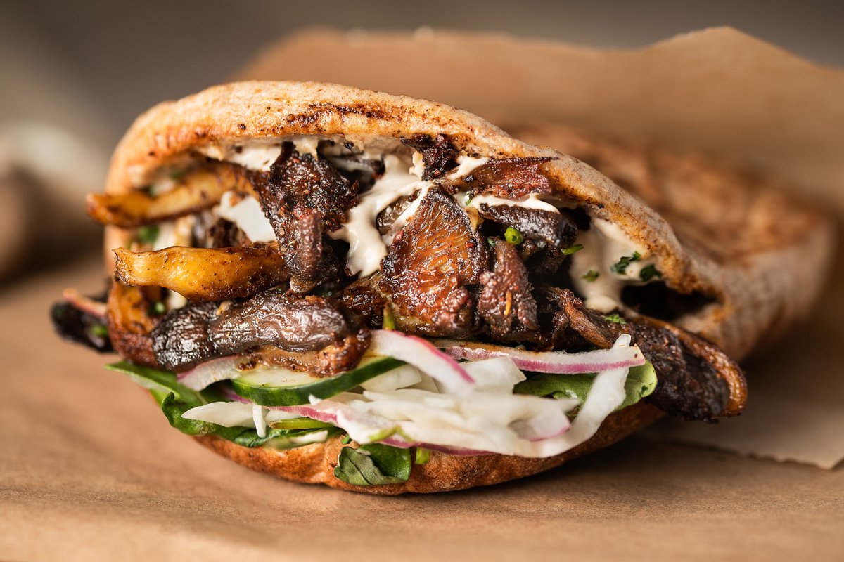 Shoukfood's tweet photo. 🚀🚀NEW PITA ALERT 🚀🚀
It's SHAWARMA time! Made entirely of juicy oyster mushrooms 🌱🌱and served Israeli-style, this is the real deal. Available starting today ONLY at our new BASTA pop up stand inside @unionmarketdc!
#HolyShouk #Shawarma
📸by @mariharsanstudios https://t.co/hW43loamOs