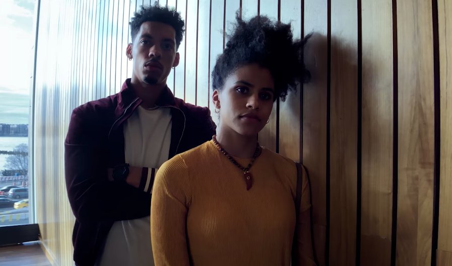 IndieWire's tweet image. Andre Holland + Zazie Beetz + Kyle MacLauchlin + Steven Soderbergh. 

Soderbergh returns to iPhone filmmaking in #HighFlyingBird. Watch the trailer: bit.ly/2swnIsk