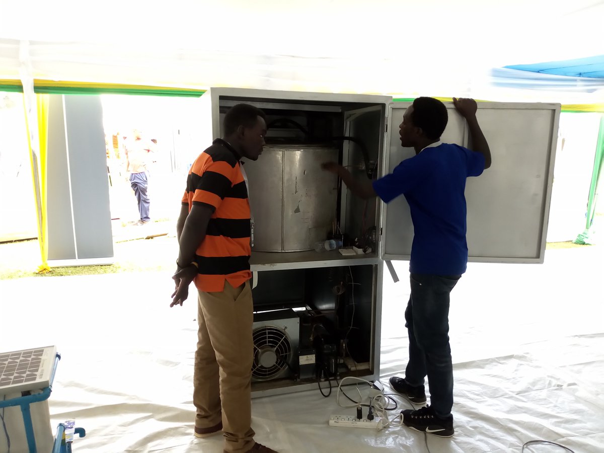 Imvaho_Nshya's tweet photo. IPRC Kigali: Abanyeshuri bakoze imashini icuruza amata hifashishijwe Tap&amp;Go https://t.co/jz3FmeYUmD #Rwanda @AlwaysInyange @KicukiroDistr @iprcinnovation Yanditswe na @AnselmeSezibera https://t.co/cWsaD44Fg5