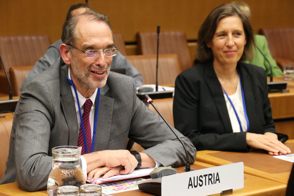 UNO_Wien's tweet photo. Österreich’s Bildungsminister Heinz Faβmann spricht zu Delegierten und ÜbersetzerInnen der Model UN #netgot2018 zum Thema Umwelt-Migration & ländliche Beschäftigung in der Wiener UNO-City @UNO_Wien mit @AustriaUNVienna @UNEnvironment #unvienna #SDG #GlobalGoals https://t.co/v7IJp4qDW6