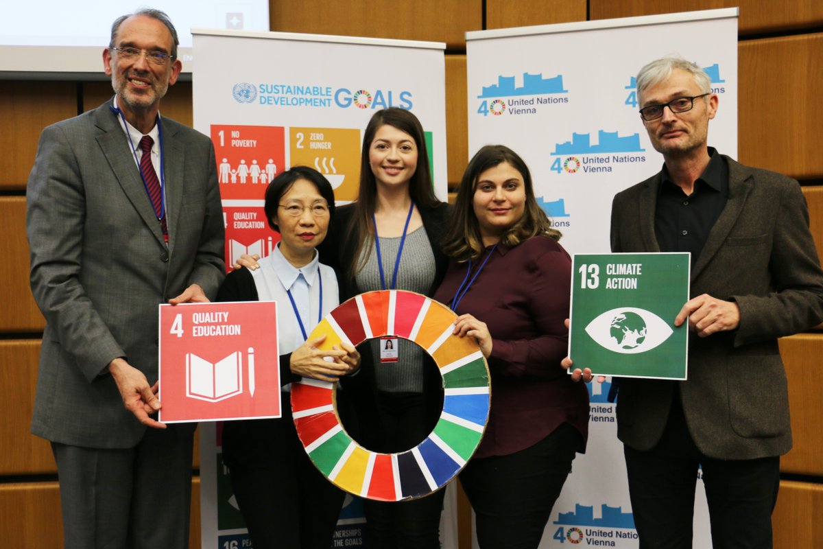 UNO_Wien's tweet photo. Österreich’s Bildungsminister Heinz Faβmann spricht zu Delegierten und ÜbersetzerInnen der Model UN #netgot2018 zum Thema Umwelt-Migration & ländliche Beschäftigung in der Wiener UNO-City @UNO_Wien mit @AustriaUNVienna @UNEnvironment #unvienna #SDG #GlobalGoals https://t.co/v7IJp4qDW6