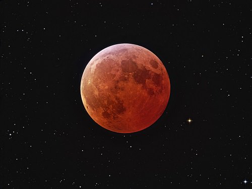Recordatorio: en la madrugada del lunes 21/01/19 habrá un eclipse lunar total. Nada de "super lunas rojas de sangre" ni películas extrañas... Un eclipse lunar total. Punto. Más información en la web de Aula de Astronmía: bit.ly/2Mn7qLL