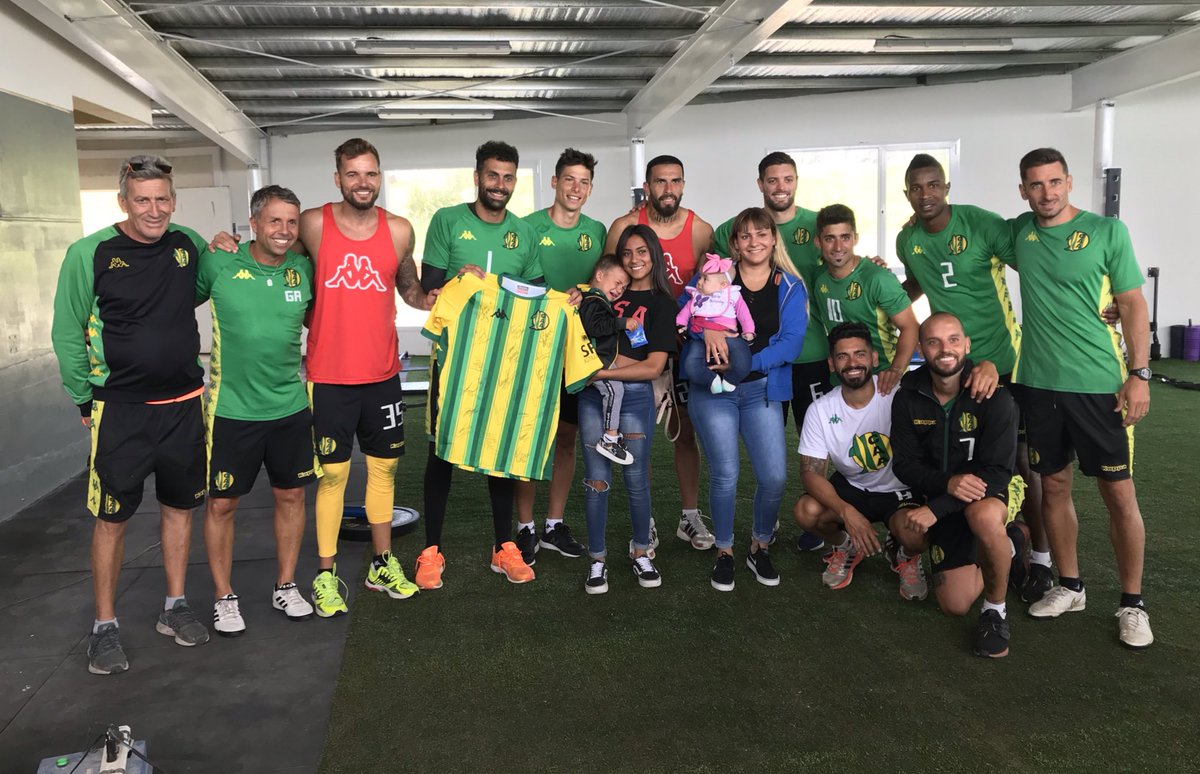 💫 Hoy nos visitó Olivia 🤗 junto a su mami y su hermanito. El Club Aldosivi donó una camiseta firmada por todos los jugadores para que ella pueda realizar un bono contribución (ver face oficial) 
👇 el link para colaborar de la página de Olivia 💫💕
facebook.com/OliviaAuroraCo…