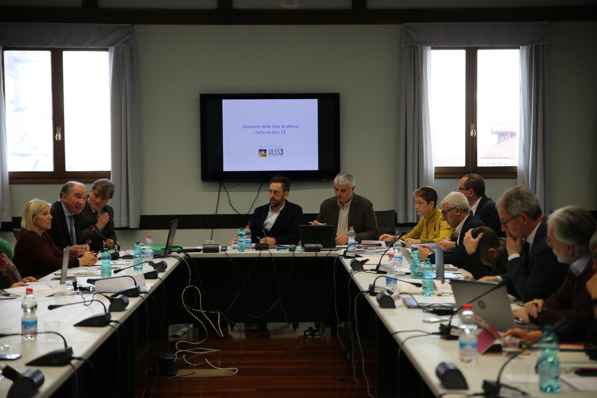 Consiglioveneto's tweet photo. Quinta Commissione - "Audito il Direttore Generale dell'Ulss 3 Serenissima in ordine alla gestione delle Liste di attesa adottate dall'ex Ulss 13" @fabrizioboron  @FabianoBarbisan  #DalBen #Ulss3 #listediattesa #sanità #ConsiglioVeneto 
https://t.co/4hAiuJ6p9p https://t.co/wP0SnsofdG