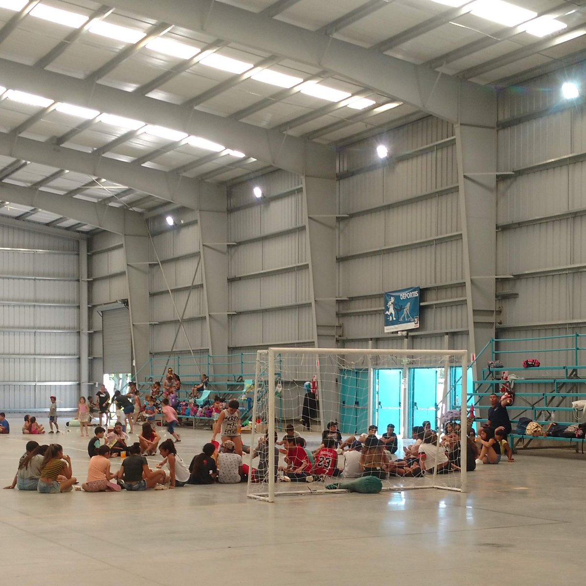 3FGonza's tweet photo. En la #ColoniaDeVerano3F del #Cedem3 de #ElLibertador, además de la natación, se aprenden valores y se estimula la solidaridad, el compañerismo y el trabajo en equipo. Todo mediante el deporte y actividades lúdicas.
#ElCambioSeVe https://t.co/PmapRyXnmb