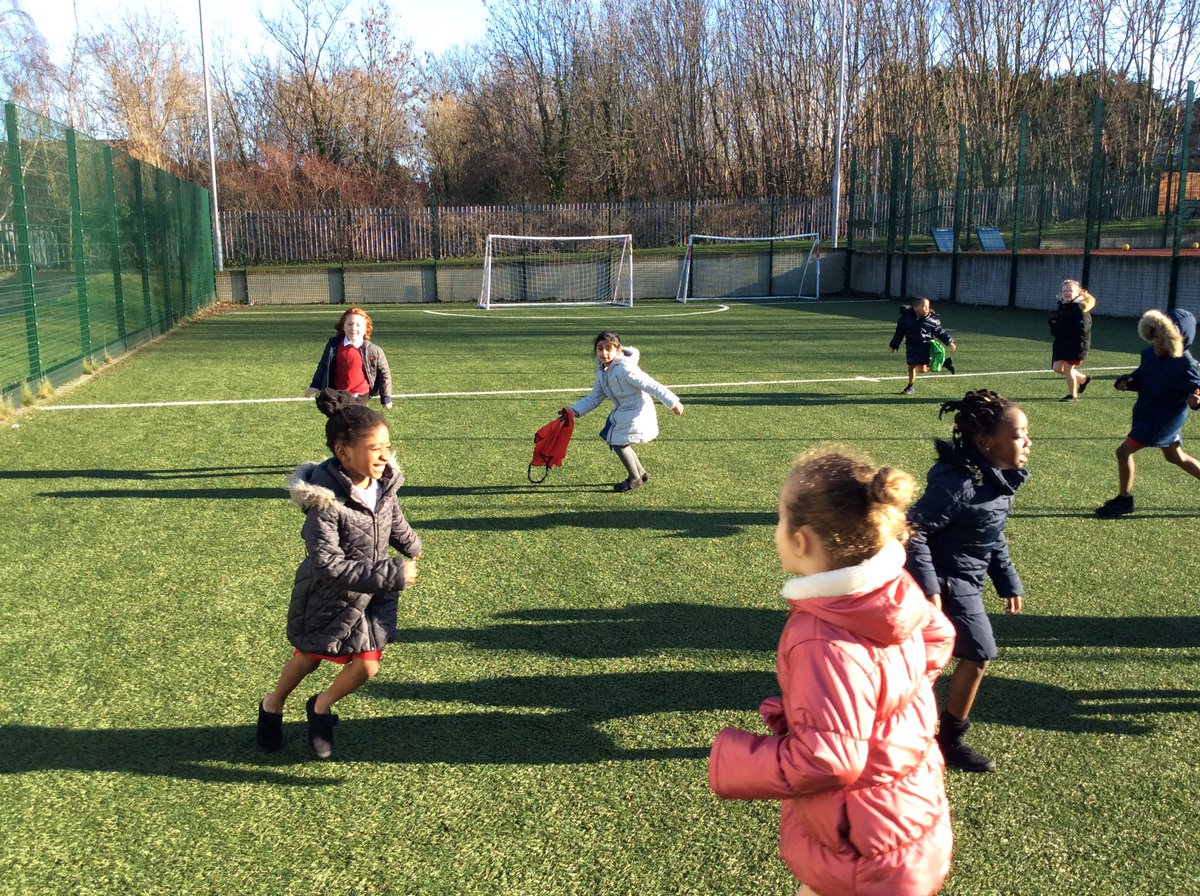 PurfleetPrimary's tweet photo. Itโs great to see children enjoying themselves in PE.
Physical activity has countless health benefits so it is important to do at least 60 minutes of physical activity a day.๐โโ๏ธ How many minutes are you active for each day? โฑ
#purfleetprimary #makeexercisefun #physicaleducation https://t.co/3PWGDyGBGw