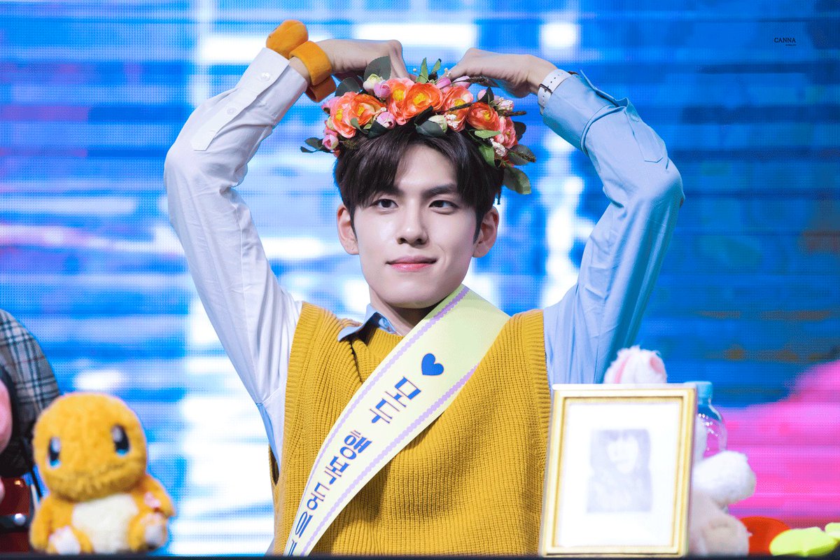 canna_1219's tweet photo. 190110 여의도 팬싸인회, wonpil 

겸디 원필이❤️

#원필 #wonpil #DAY6 #데이식스 https://t.co/wrIsdlxNxl
