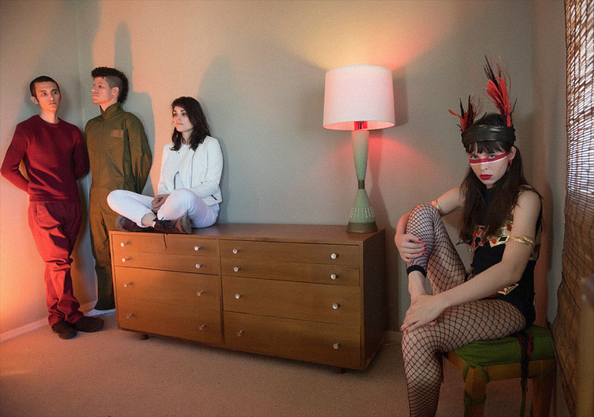 En exclusiva para Rolling Stone, Le Butcherettes estrena el video de "give/UP". Míralo aquí: rollingstone.com.mx/videos/le-butc…