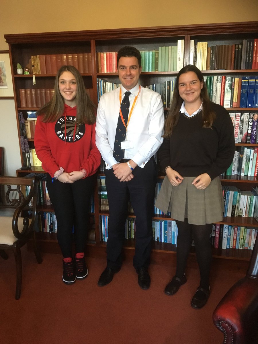 Our Round Square Exchange students from Peru and Canada with Mr Townsend 🇵🇪 🇨🇦 ⁦<a href="/r0undsquare/">Round Square</a>⁩ ⁦<a href="/FelstedRoundSq/">@FelstedRoundSquare</a>⁩