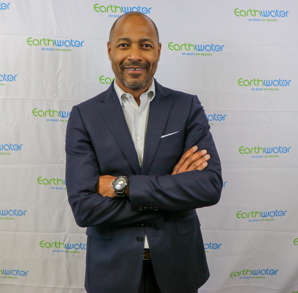 EarthWaterHQ's tweet photo. Join us LIVE today from 3-4 pm CT on 620AM KEXB Experts In Business for In The Know with Brian Glenn featuring @cashrileyjr President of #EarthWater, former #MLB player for the #LADodgers, business executive and avid runner!

Listen Live Here: https://t.co/hPaMCjXEnt https://t.co/e4ZdIAWbzl