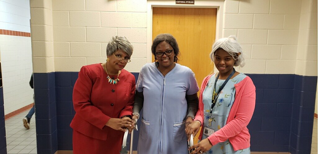 BenteenFirst's tweet image. BennteenFirst is having a ball celebrating the 100th Day of School