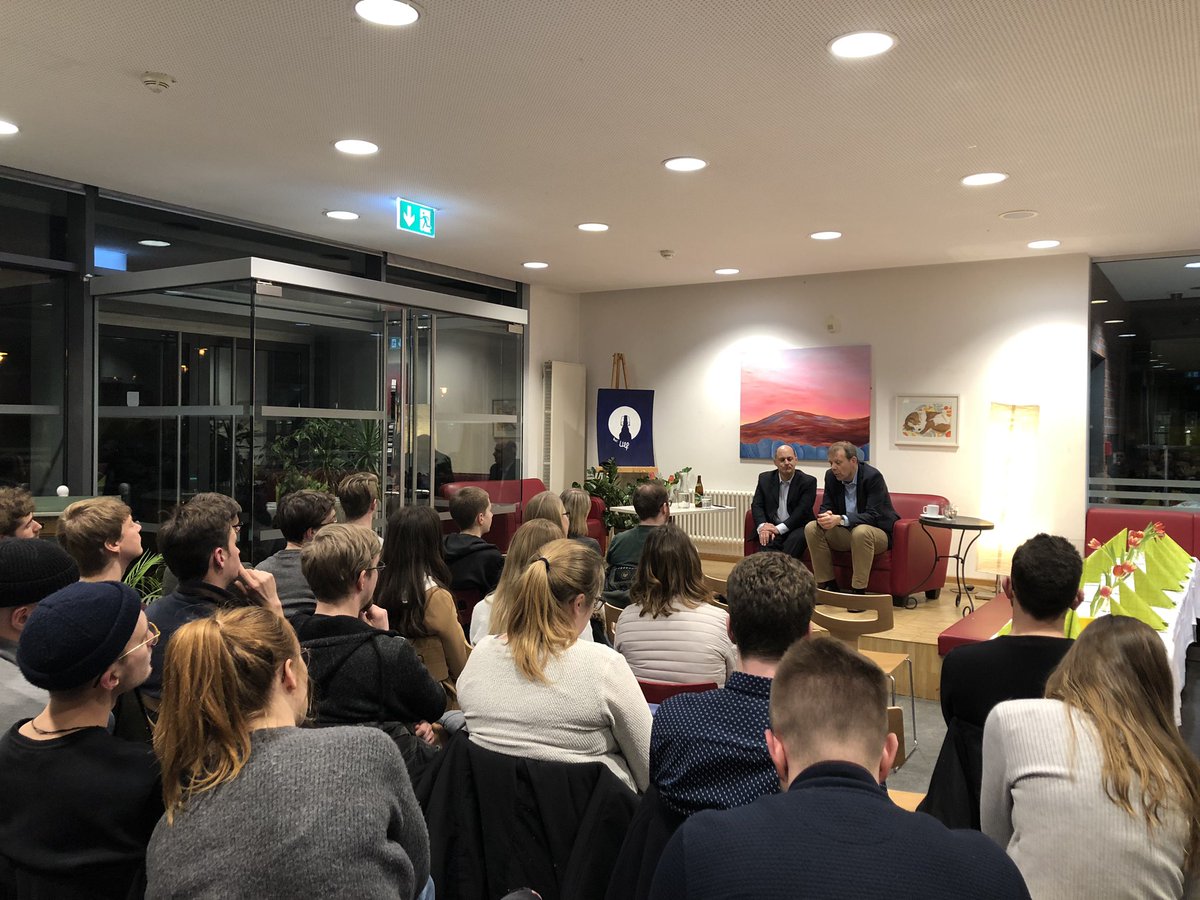 digital__de's tweet photo. Kamingespräch zur #Digitalierung: Was macht #IT mit Arbeitsplätzen? Spannende Diskussion in Ulfs Café im #HPI mit @NorbertGronau &amp; @keypousttchi!

#DigitaleTransformation #Industrie40 #digital #IoT #Robotics #KI #AI #VR #AR #technology 
@unipotsdam @HPI_DE https://t.co/qnFdXZtZdG