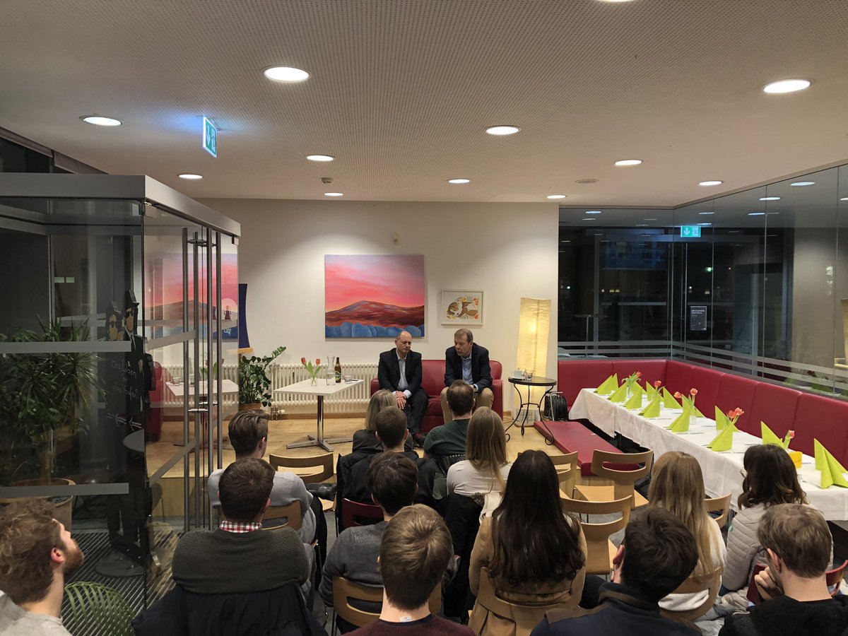 digital__de's tweet photo. Kamingespräch zur #Digitalierung: Was macht #IT mit Arbeitsplätzen? Spannende Diskussion in Ulfs Café im #HPI mit @NorbertGronau &amp; @keypousttchi!

#DigitaleTransformation #Industrie40 #digital #IoT #Robotics #KI #AI #VR #AR #technology 
@unipotsdam @HPI_DE https://t.co/qnFdXZtZdG