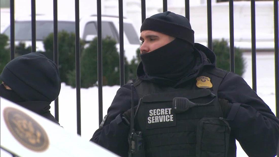 CNNPolitics's tweet photo. Secret Service maintains mission in face of shutdown, but lack of pay hurting morale https://t.co/QTKRTLivHP https://t.co/kQ1Ayfpzen