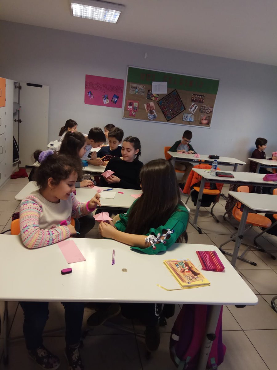 Acıbadem Bilim Doğa Ortaokul Matematik (@acbilim) on Twitter photo Öğrencilerimizin severek oynadığı "tuzluk"oyununu dönemin son haftası kesirler ve ondalık kesirler konusuna uyarladık. Öğrencilerimiz verilen bu oyunda birbirlerine soru sorup cevapladılar.
#matematikheryerde <a href="/YelizAyin/">Yeliz Ayin Kayalak</a> <a href="/elvin_oven/">Elvin Öven Güçbilmez</a> Öğrencilerimizin severek oynadığı "tuzluk"oyununu dönemin son haftası kesirler ve ondalık kesirler konusuna uyarladık. Öğrencilerimiz verilen bu oyunda birbirlerine soru sorup cevapladılar.
#matematikheryerde <a href="/YelizAyin/">Yeliz Ayin Kayalak</a> <a href="/elvin_oven/">Elvin Öven Güçbilmez</a>