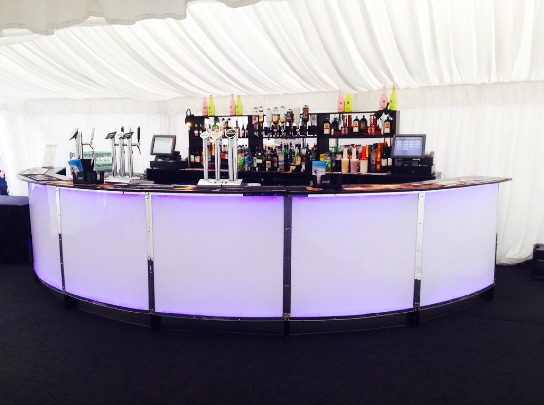 UrbanSpiritLDN's tweet photo. Our Curved LED bars make a simply beautiful addition to absolutely any event✨ #EventProfs #EventPlanners #PartyPlanners #WeddingPlanners https://t.co/8XhGjuiBPk