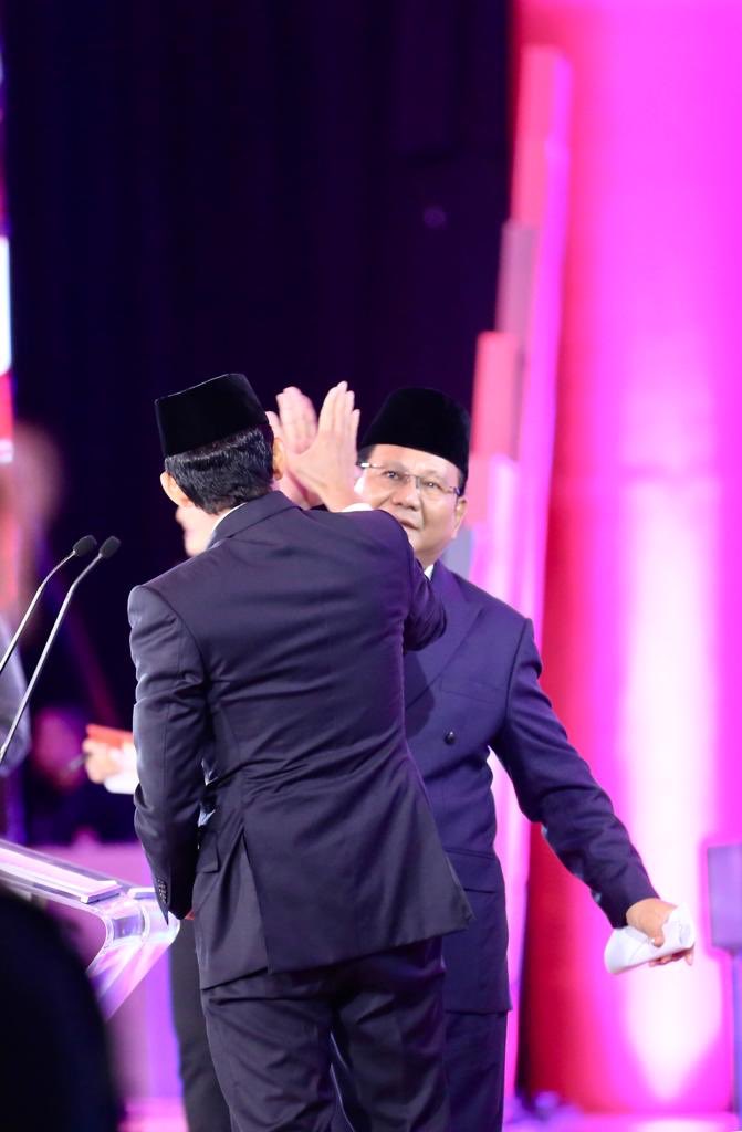 Saya dan <a href="/sandiuno/">Sandiaga Salahuddin Uno</a> mengucapkan terima kasih atas do’a dan dukungan dari semua pihak sehingga kegiatan malam ini berjalan baik. Semoga memberikan manfaat bagi demokrasi kita. Selamat beristirahat. Jangan merasa lelah berjuang, karena rakyat sudah terlalu menderita.