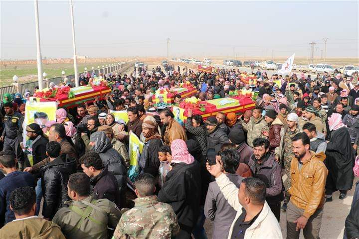 huseyinbozan's tweet photo. Terör örgütü YPG/PKK ölen 13 teröristine #Haseke, #Şidadi, #TelHamis ve #TelTamr'da tören düzenledi.
Leş sayısı her artıyor. https://t.co/wfRKB011Pl