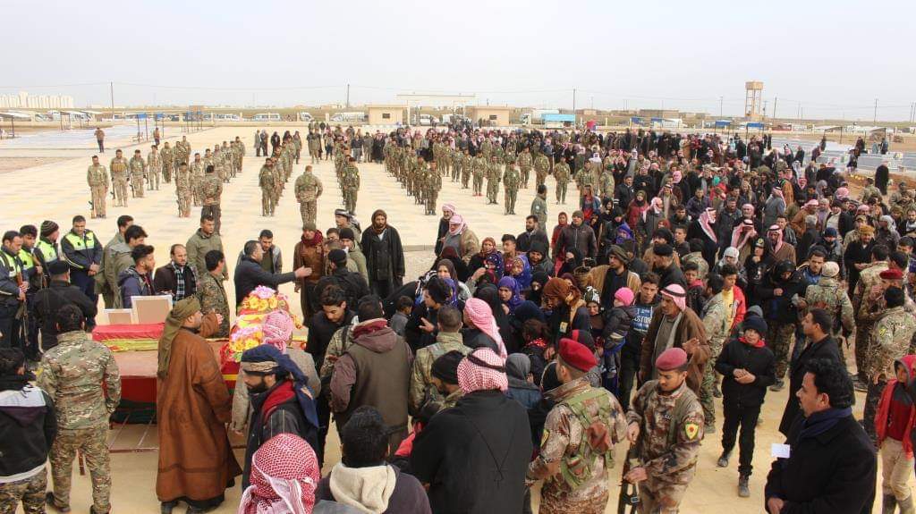 huseyinbozan's tweet photo. Terör örgütü YPG/PKK ölen 13 teröristine #Haseke, #Şidadi, #TelHamis ve #TelTamr'da tören düzenledi.
Leş sayısı her artıyor. https://t.co/wfRKB011Pl