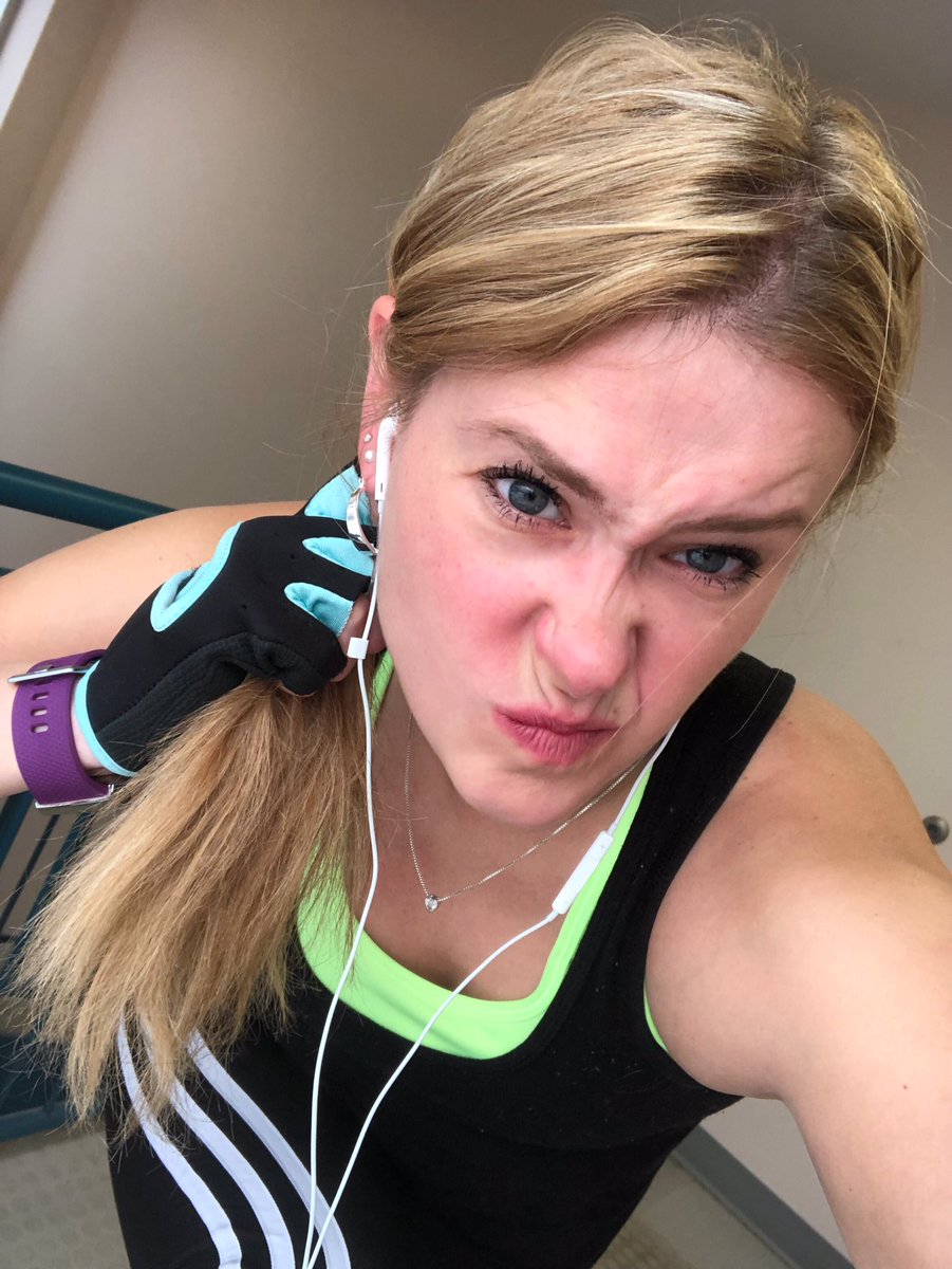 HeyItsMeMissJT's tweet photo. Tighten your ponytail. Get mean. Just do it. #focused #thefitlife #strongandlean #nowhereinbetween πππ₯ https://t.co/ERE6OjZnap