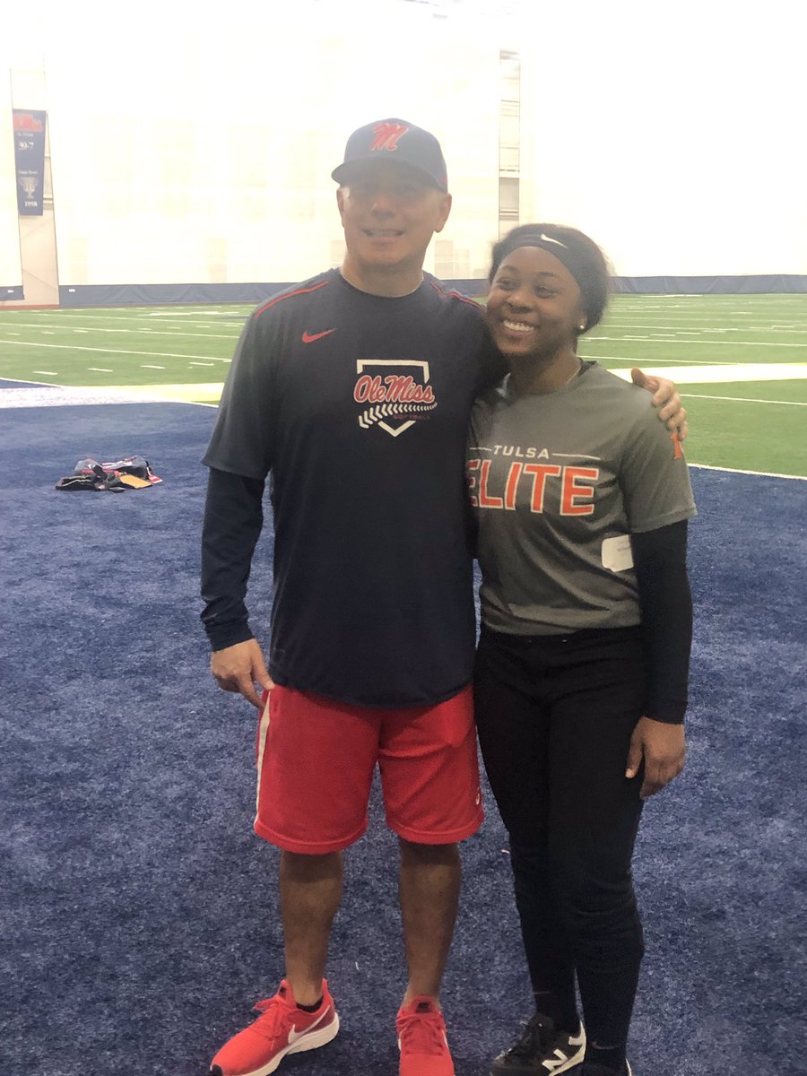 Tulsa Elite Ark players Josie Golden (2022) and Janiah Wilson (2022) both hit dingers in their high school scrimmage last night! Great job girls! BE ELITE!