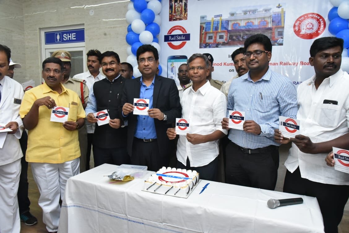 drmgtl's tweet image. Today, Shri Vinod Kr Yadav Chairman Railway Board launched “RAIL SATHI” Mobile Application for Tirupati Station aimed at providing an end-to-end  travel assistance for passengers right from the home @SCRailwayIndia @PiyushGoyalOffc @RailMinIndia @PiyushGoyal