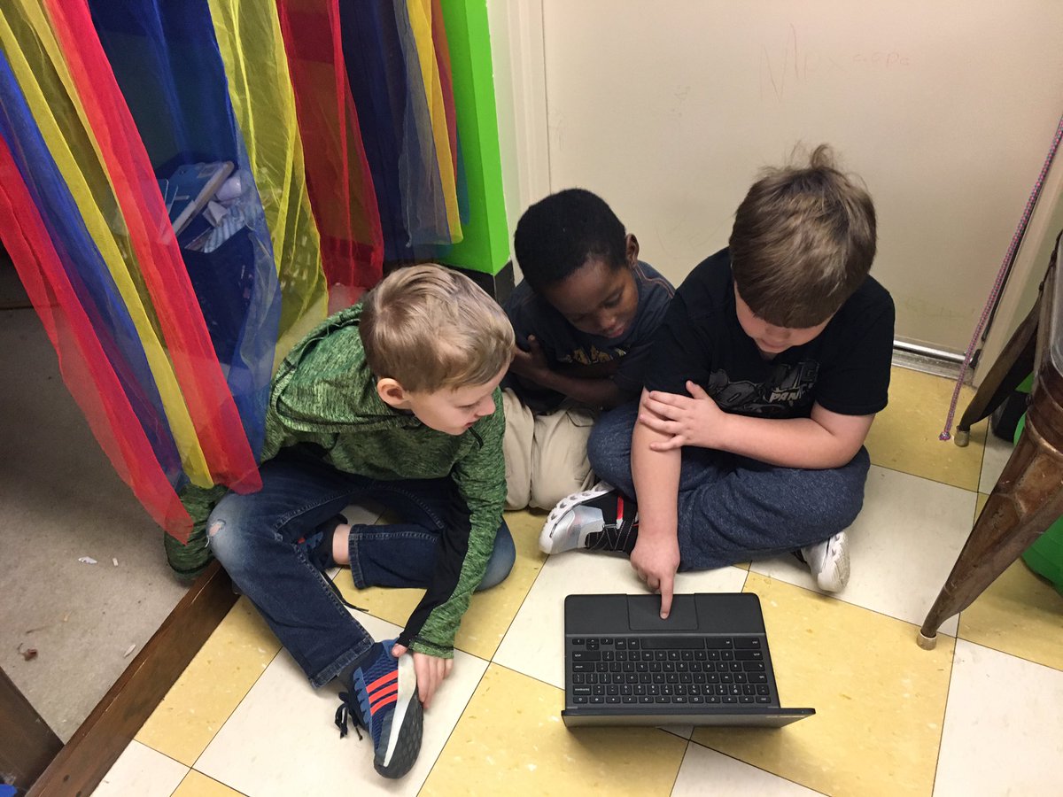 maxfieldl1's tweet image. Thanks @MrsUhls for sending your experts! I 💗 it when they teach each other! The conversations were amazing! They absolutely loved it! #JEisThePlaceToBe #CodingKinders