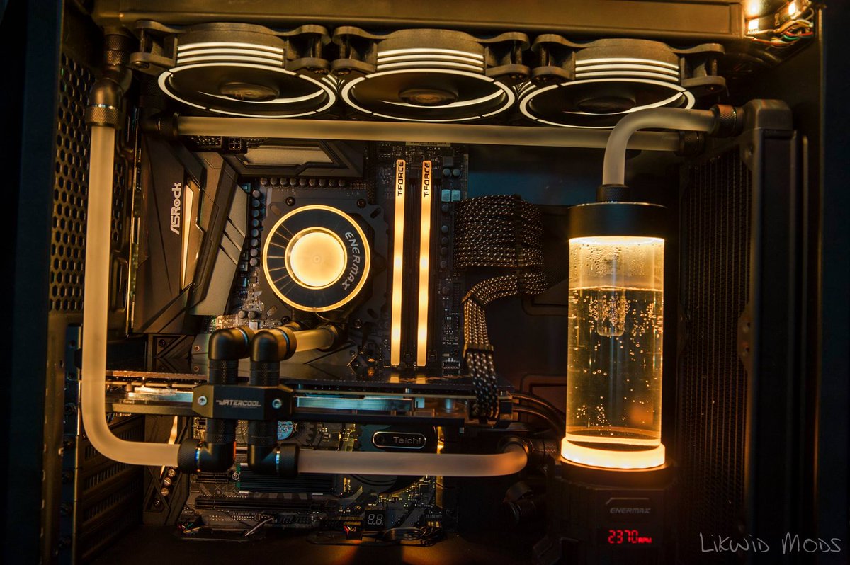Enermax_MX's tweet photo. 📸 | ¡Por fin es viernes! 
¿Ya estas planeando tu próximo #modding?

Te compartimos #ProjectEclipse obra creada por Likwid Mods con nuestros componentes;

Gabinete - Equilence
Ventiladores - T.B R.G.B
Reserva - NeoChanger
Water Block - LiqFusion
Fuente de poder - MaxTytan https://t.co/LZDN0lsELD