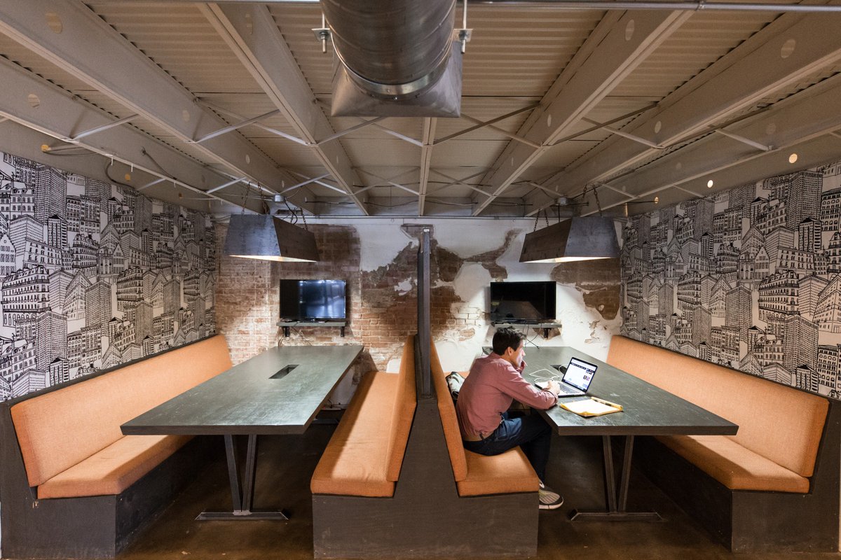 fortyfourbld's tweet photo. Nothing too fancy, just comfortable and functional enough to bring purpose to this little corner. A throwback from one of the OG locations: Common Desk - Oak Cliff

#44bld #44dsgn #44mfg #dallas #OakCliff #CommonDesk #Coworking #Design #Commercial #Custom #Interiors #Throwback https://t.co/uMqrzPJVRm