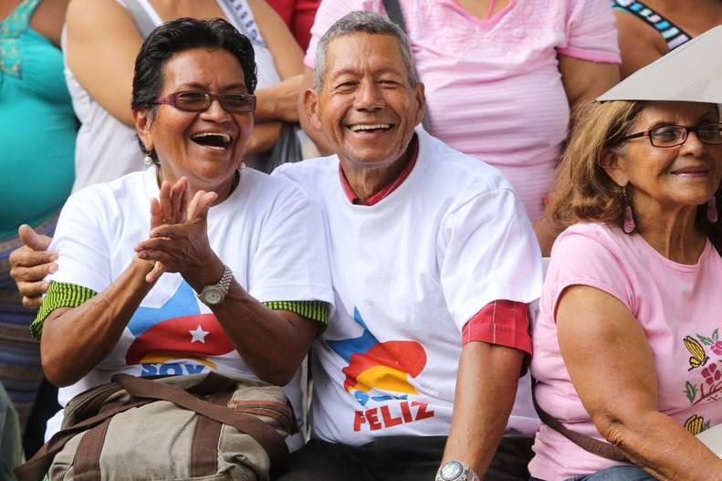 ivssoficial's tweet photo. Con el #PlanVueltaAlTrabajo los abuelos y las abuelas de la Patria seguirán siendo constructores del futuro, a la par de mantenerse activos laboralmente en cada una de sus funciones.
#17Ene 
#MédicosAlServicioDelPueblo 
@NicolasMaduro @magallyvina https://t.co/XsC7l2n8Ot