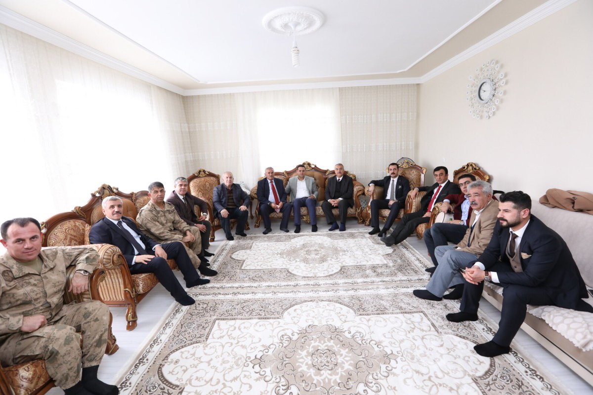 İlimizin kanaat önderlerinden Van Muhtarlar Birliği Başkanı Ferzende İpek'in misafiri olduk. 
<a href="/erkankandemir/">Erkan Kandemir</a> <a href="/metinbulut23/">Metin BULUT</a> <a href="/ozturkcemil/">Cemil ÖZTÜRK</a> <a href="/vesim_yavic/">Vesim YAVİÇ</a> 
<a href="/Suatipek9/">Suat ipek</a>