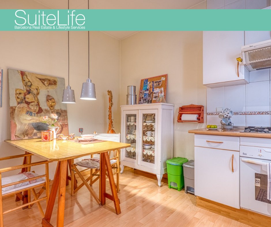 This 45 squared meter flat located in the heart of vila de gracia has one big spacious room.
I really like the mix of the colors!
What do you guys think ?

Click here if you want to have more informations : bit.ly/2S0dTS5