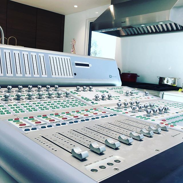 analogbath's tweet image. Yes this is on my kitchen counter. No I am not sure if this was a good idea. This thing was made in 2006 but sat in storage as a backup for YEARS. It’s brand new. #dcommand #controlsurface #anchorsaweigh #isitvintageyet #digitalwarmth #newoldstock