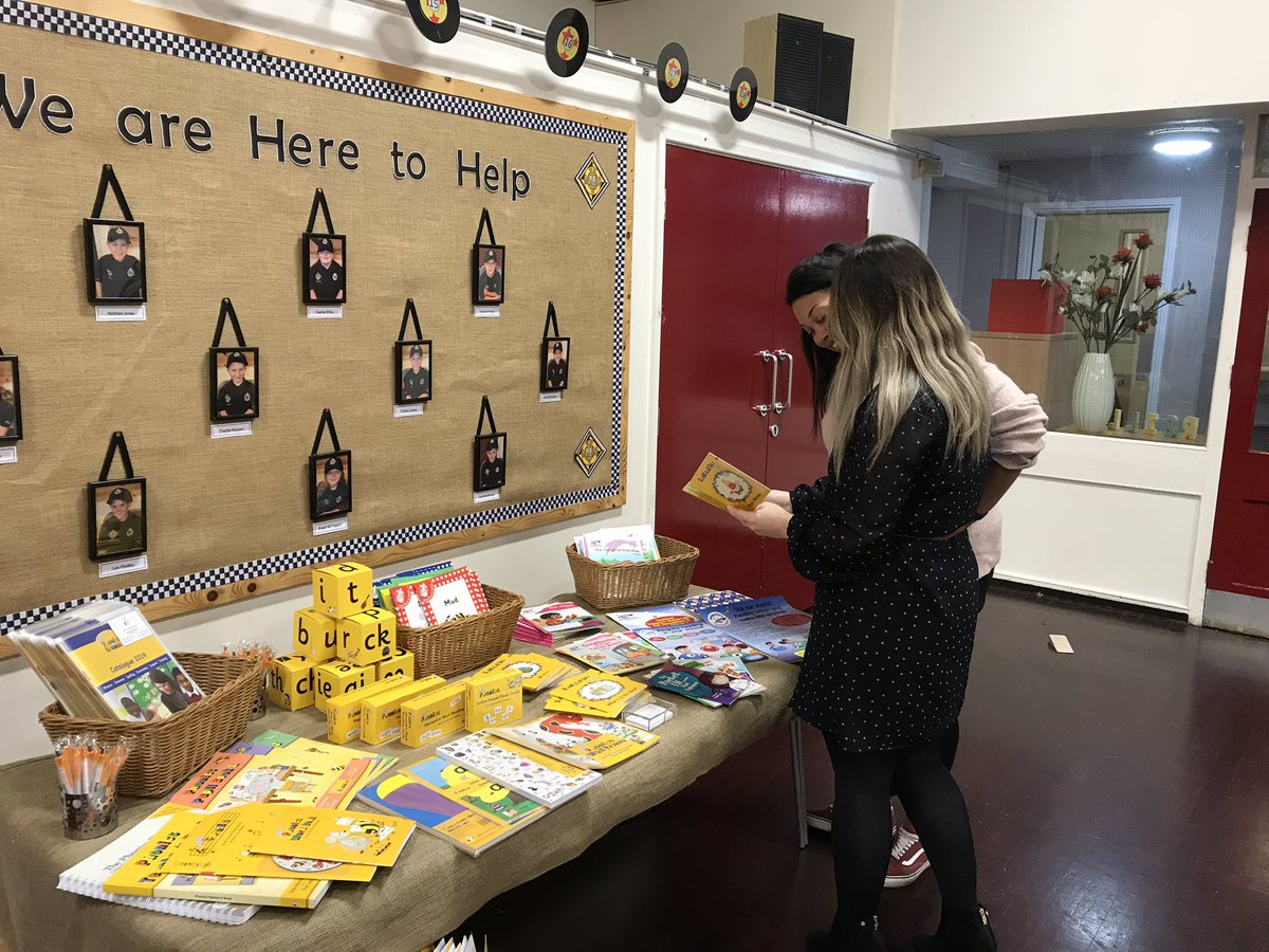 Orgill_Hub's tweet photo. We’ve had a fantastic morning discussing phonics and early reading. It was fab spending time with professionals who are eager to drive improvement in their settings #EnglishHubs #OrgEngHub #phonicsshowcase #everychildareader #lovestorytime #phonics #DfE https://t.co/bESGSuXcOz