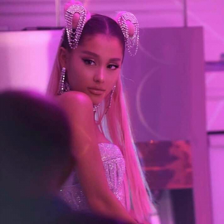 Me_AgathaMell's tweet photo. I Will Be Unbearable This Dawn Thanks To The Godness @ArianaGrande #7Rings 💝 https://t.co/Dc65OoJXfv