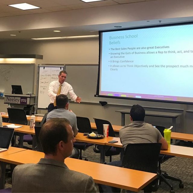 TiffanyMcGowen's tweet photo. Our chief sales officer, Jeff York, loves speaking and engaging with students! Our teams frequently visit with students across the country, like TCU – Texas Christian University and Pace University, to share about our industry and what it means to #SellForPaycom. #workwithme https://t.co/b5rANqXHfK