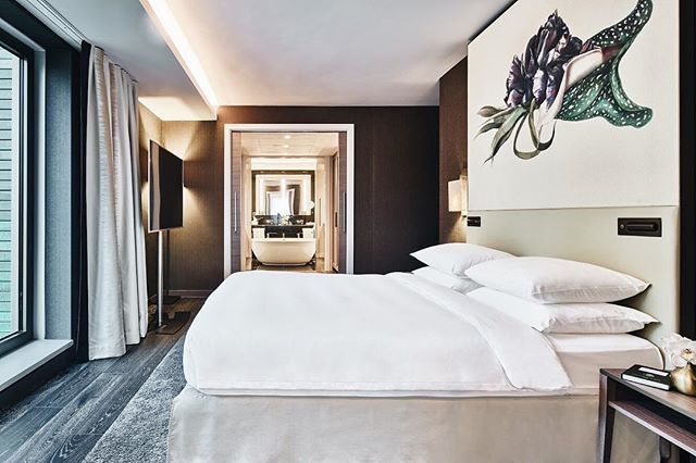 hyattregencyams's tweet photo. This Valentine’s Day, we’re taking it to the bedroom with a special offer for all guests who book their Valentine’s dinner @mama_makan! Check out the offer via the #linkinbio 🌹
.
.
.
#athyattregency #hyattregencyamsterdam #valentinesday #valentinesda… https://t.co/XsZekuFqP9 https://t.co/0dLPuKLf6x