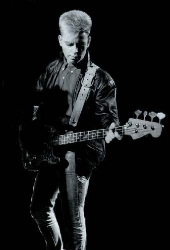 Happy birthday to Andy Rourke born on this day in 1963 